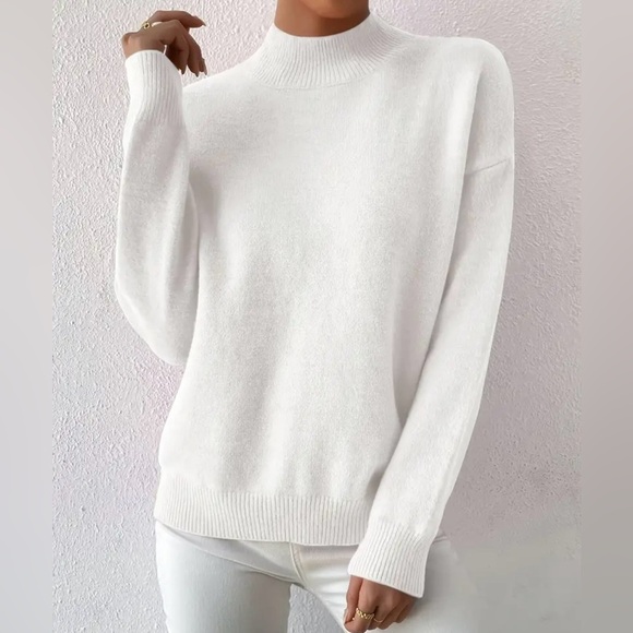 NWOT Women’s Winter Solid White Size Medium Long Sleeve Drop Shoulders Sweater - Picture 1 of 14